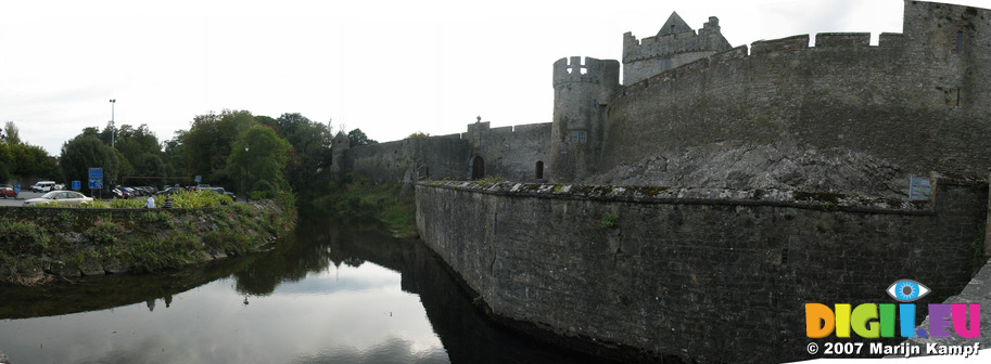 23533-23538 Cahir Castle at River Suir